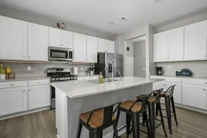 Large 5BR NEW house near airport/downtown! - Image 3