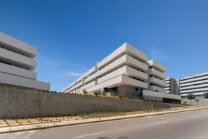 Luxury 3BR Sea Views, Pool, Sauna, Gym - Image 5