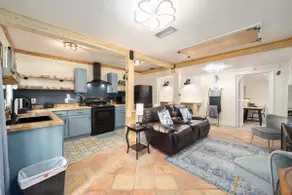 Historic Carriage House Downtown 2 bedroom 1 bath - Image 5