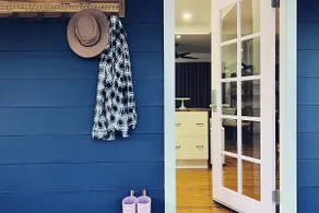 Serene bush cottage with an outdoor spa - Image 3