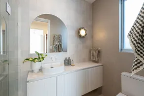 Jewel~Family friendly luxury living~4 king rooms - Image 4