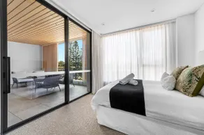 Premium 3 Bedroom Penthouse Apt - Image 3