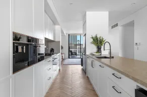 Premium 3 Bedroom Penthouse Apt - Image 4