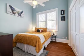 Walkable to Forsyth Park & more - Image 2