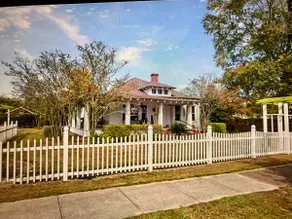 Hickory House - ”Spacious and Charming” - Image 2