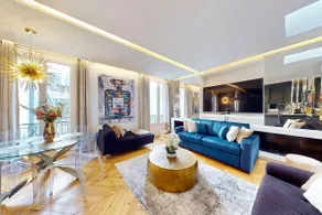 Place des Vosges - Marais - Prime Location - Image 3
