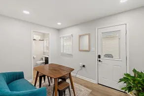 Charming 2-Bedroom. Close to everything - Image 5