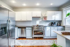 Bright & Spacious 3 BDRM- Near Cobbs Hill Park - Image 4
