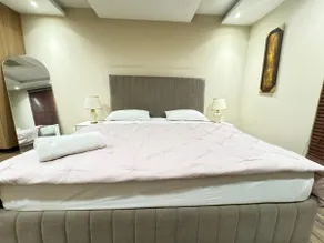 Goldcrest Apartments by Alvis Suite - Free Parking - DHA Phase 4 Lahore - Image 5