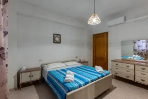 (Siderno) Three-room apartment on the 1st floor + Parking Space & Garden - Image 4