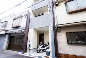 5-minute walk to Korean Town, 7-minute walk to JR Tsuruhashi Station, private house, 3LDK, convenient location for eating out - Image 2