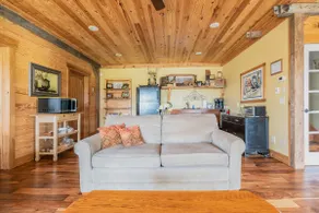 Lake Shore Cabin-sleeps 6 - Image 2