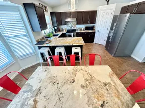 Rustic Charm, Cozy and Comfy Nearby Olympic Oval - Image 3