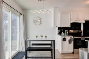 Modern Private 2BR Condo in Vibrant SoCo - Image 4