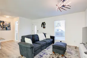 Modern Private 2BR Condo in Vibrant SoCo - Image 2
