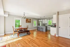 Elegant 3BR Home in Worcester - Image 4