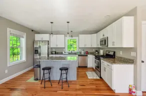 Elegant 3BR Home in Worcester - Image 5