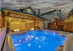 Lux-Walk to City Park HotTub-Firepit-Cozy Porch - Image 2
