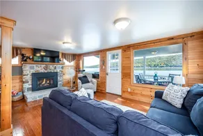 The Cove at Keuka * Waterfront Cottage * - Image 4