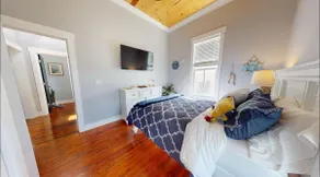 Charming Home near downtown & beaches. - Image 4