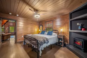 Bearfoot Bungalow-HotTub-King BD-FirePit-Fireplace - Image 4