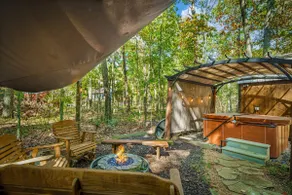 Bearfoot Bungalow-HotTub-King BD-FirePit-Fireplace - Image 5