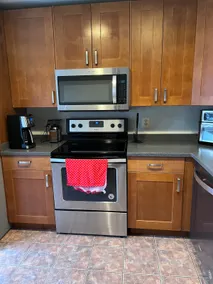 Cozy Townhouse in Springfield - Image 4