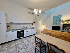 Stylish Boutique Duplex Apartment Home - Orange - Image 4