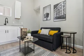 Spacious Family Retreat near Downtown - Image 4
