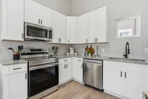 Spacious Family Retreat near Downtown - Image 2