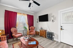 Stay, Work & Play, w/workspace near Downtown - Image 3