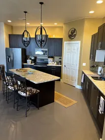 3-Bedroom, 6-Bed Condo w/ Amenities - Image 2