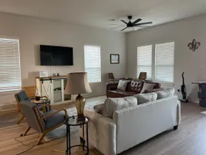 Beautiful Newly Renovated Former Shotgun Home - Image 2