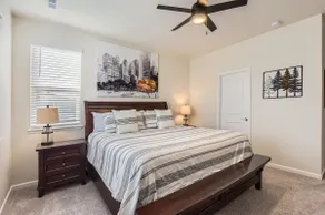 Duplex w/ 3 Bed, 2.5 Bath, 2 Car - Image 4