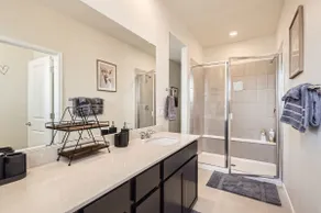 Duplex w/ 3 Bed, 2.5 Bath, 2 Car - Image 5