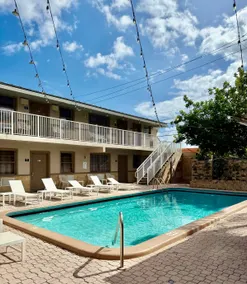 Cozy Stay 2QB + Kitchen and Pool - Image 3