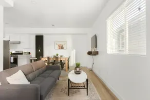 Luxurious 6BR Prime LA Location - Image 2