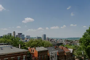 Stunning 4BR Townhome Rooftop City Views - Image 2