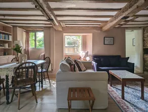 Charming Cotswold cottage with stunning views - Image 2
