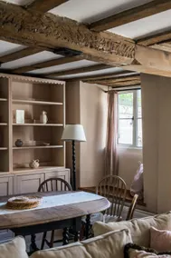 Charming Cotswold cottage with stunning views - Image 3