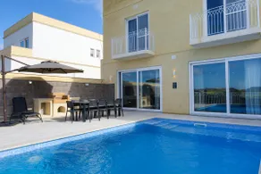 Magnifica Holiday Home - Image 4