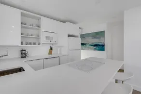 Sunny Beachside Retreat - Image 5