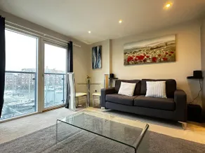 Beach Side APT with Home Cinema - Image 4