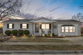 Owasso Home/ 5 beds 2 bath/ King - Image 2
