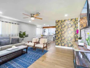 HotTub Spa+ 5 Min to DT PhX Large Spacious 4BR/2b - Image 2