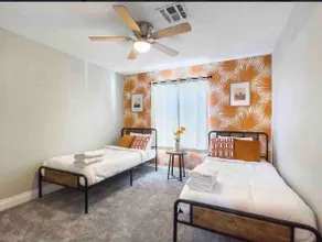 HotTub Spa+ 5 Min to DT PhX Large Spacious 4BR/2b - Image 3