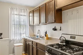 10 mins from AMP Arena, Federal Hill, & Mall | PVD - Image 3