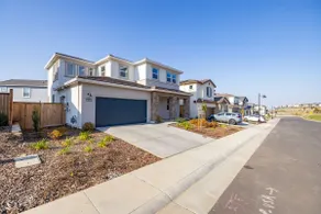 Modern Charming 4BR Home Family-Friendly Fast WiFi - Image 3