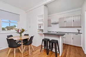 Cottage on Victoria - Image 2