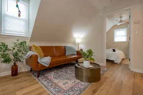 Charming Retreat: *Central* | Cozy 1-Bedroom! - Image 2